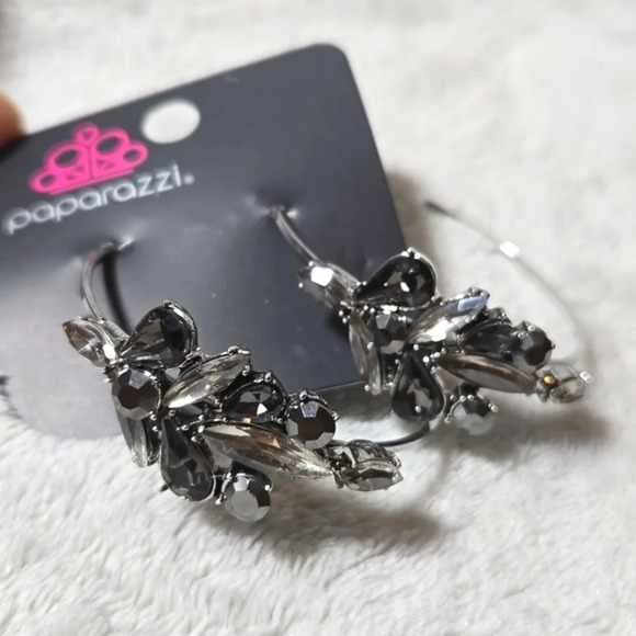 #418 NWT Paparazzi earring silver tone - Picture 2 of 5
